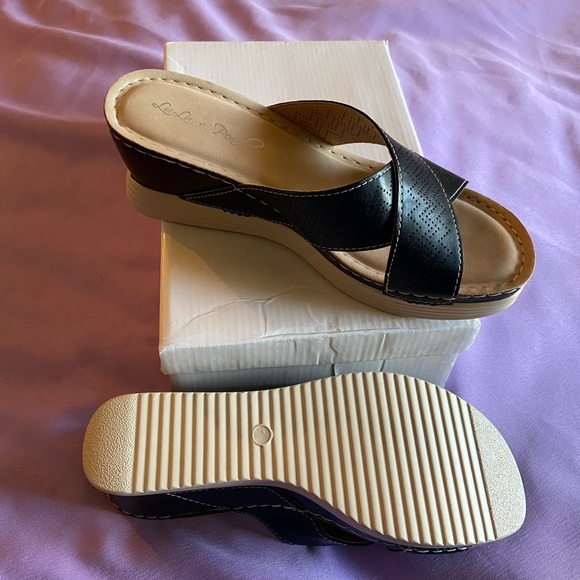 Black sandal size 8 - Picture 3 of 3